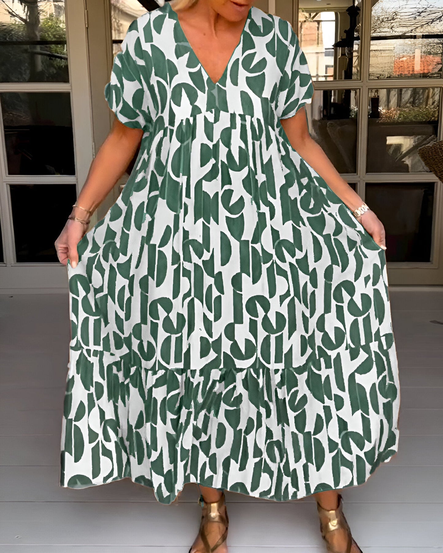 CLARA™ | Robe légère à col en V