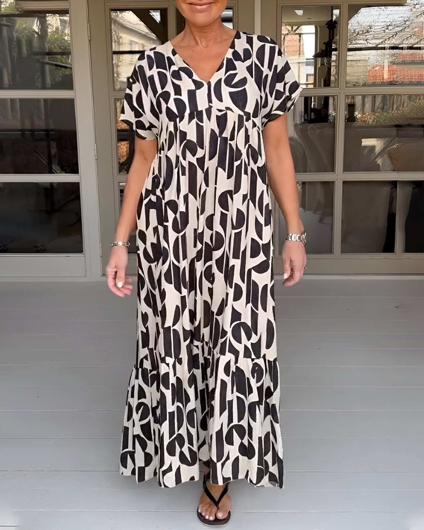 CLARA™ | Robe légère à col en V