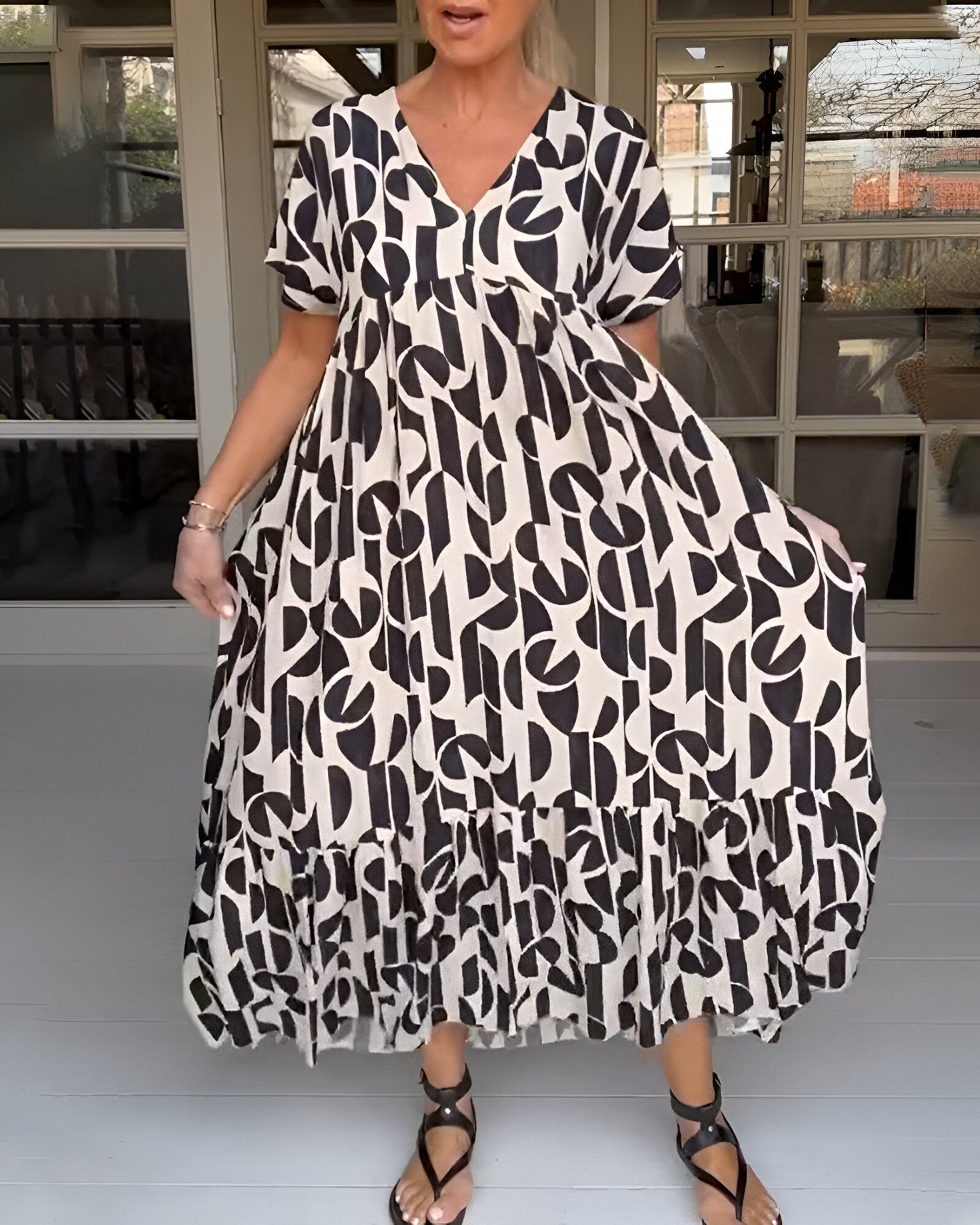 CLARA™ | Robe légère à col en V
