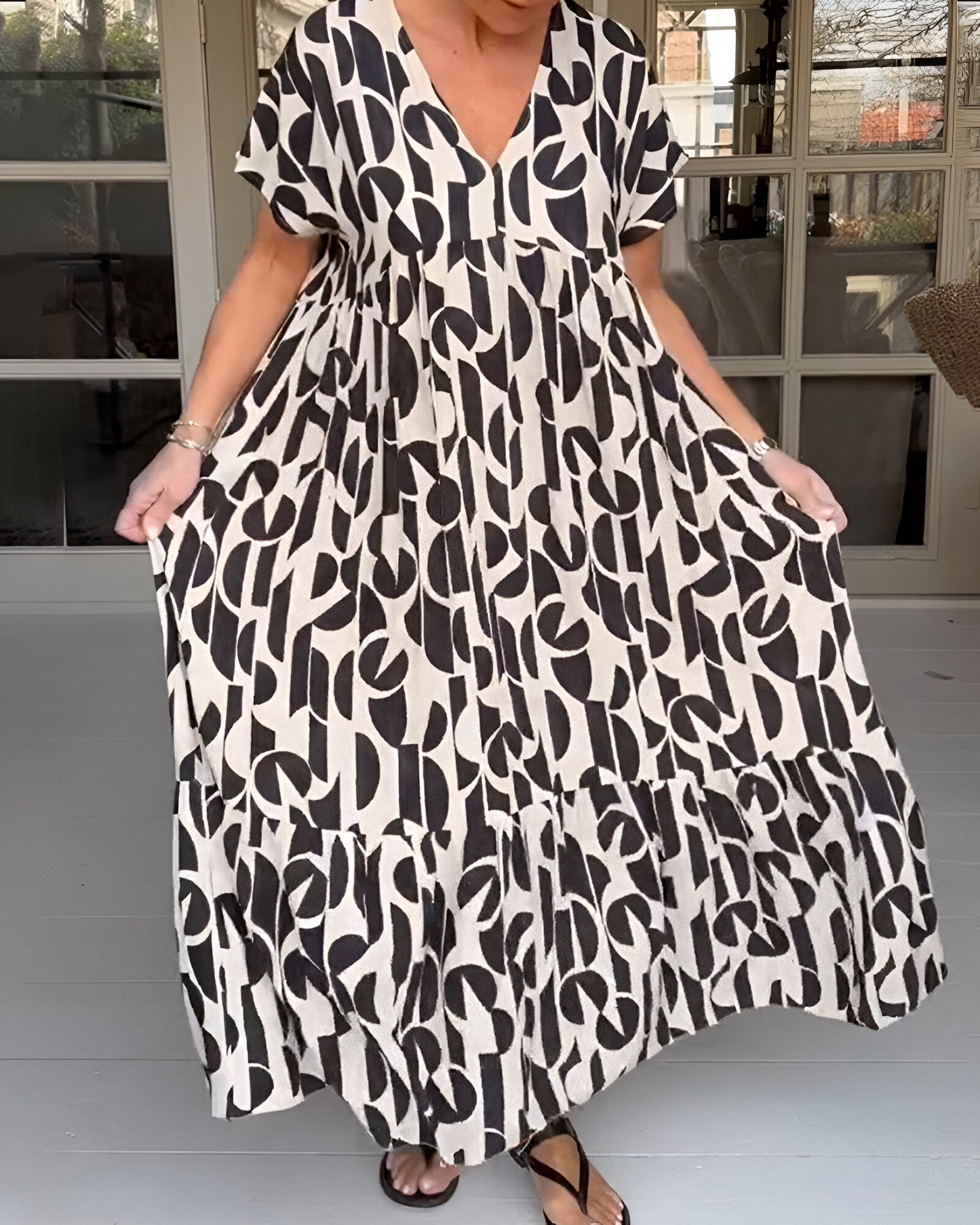 CLARA™ | Robe légère à col en V